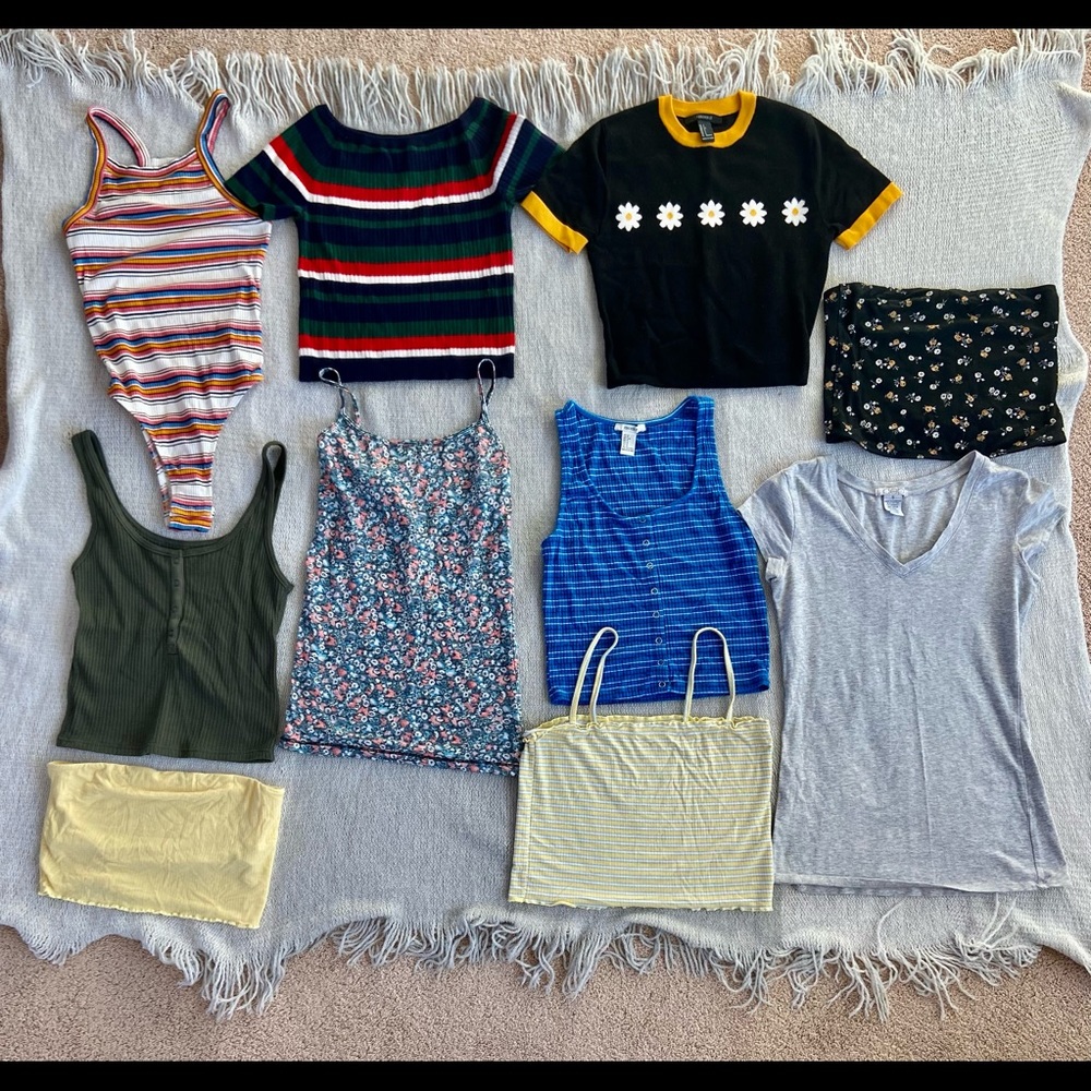 LOT of womens clothes Sz small
